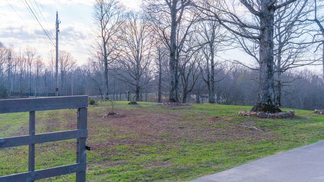 102 Highwater Rd, Waverly, TN 37185