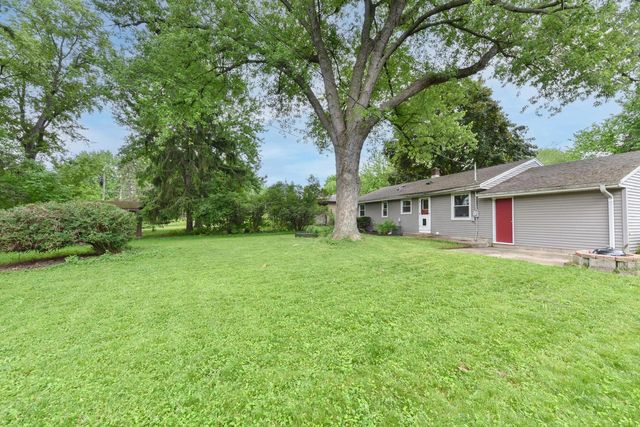 W170N9340 Woodlawn DRIVE, Menomonee Falls, WI 53051