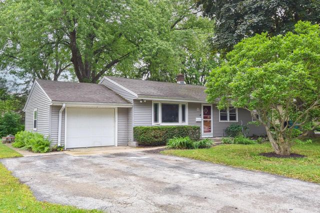 W170N9340 Woodlawn DRIVE, Menomonee Falls, WI 53051