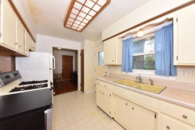 W170N9340 Woodlawn DRIVE, Menomonee Falls, WI 53051