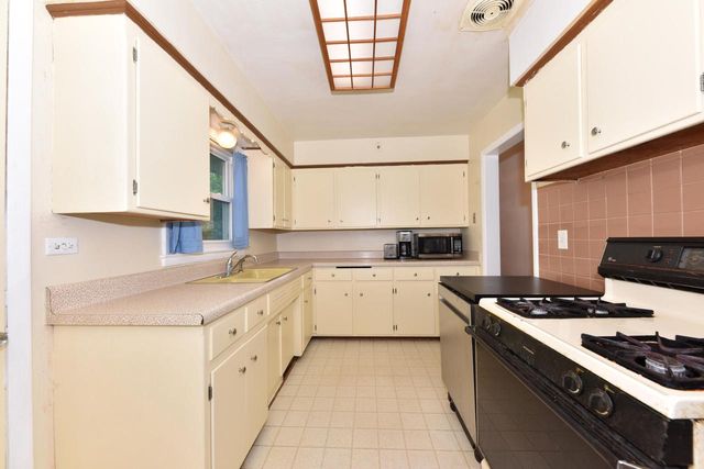 W170N9340 Woodlawn DRIVE, Menomonee Falls, WI 53051