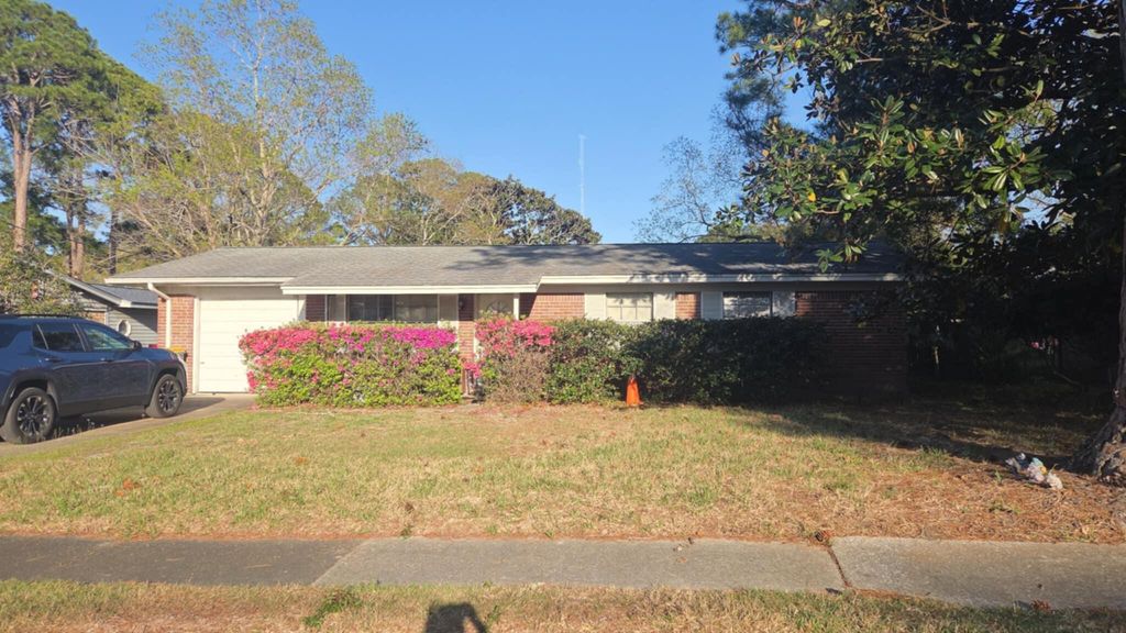 224 SW Deluna Road, Fort Walton Beach, FL 32548