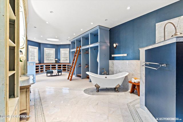 3806 North Point Circle, Anchorage, AK 99502