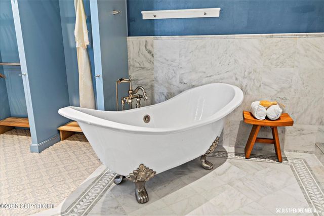 3806 North Point Circle, Anchorage, AK 99502