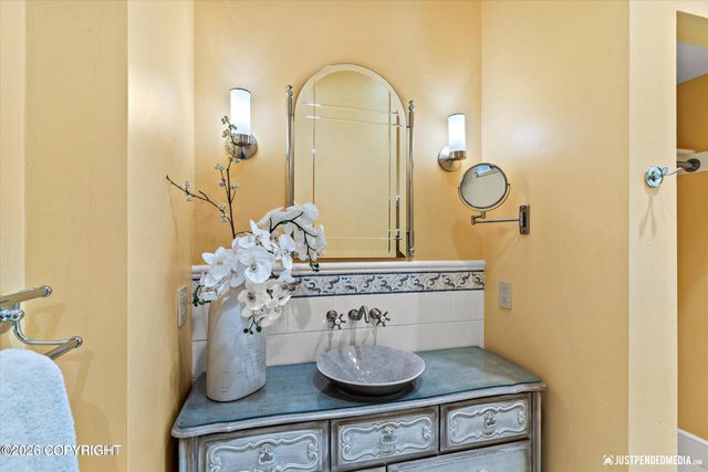 3806 North Point Circle, Anchorage, AK 99502