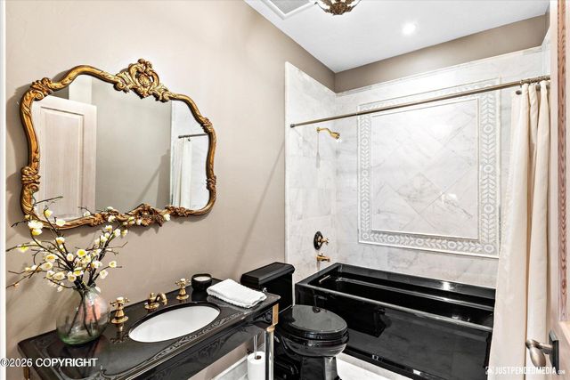 3806 North Point Circle, Anchorage, AK 99502