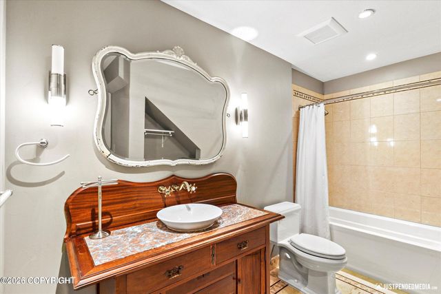 3806 North Point Circle, Anchorage, AK 99502