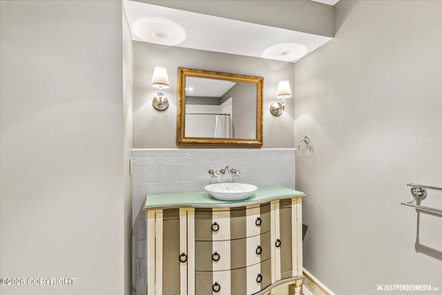 3806 North Point Circle, Anchorage, AK 99502