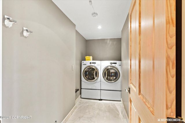 3806 North Point Circle, Anchorage, AK 99502