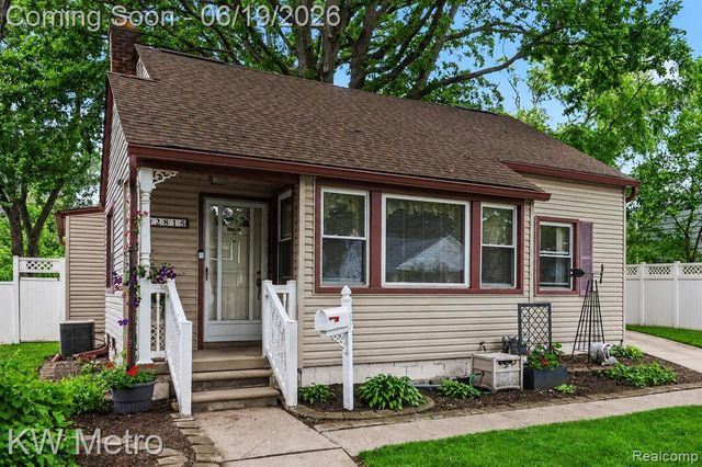 2815 Ellwood Avenue, Berkley, MI 48072