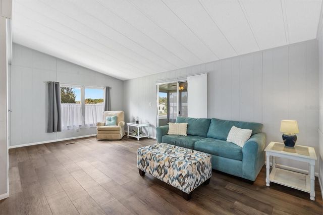 724 ROYAL PALM AVENUE, Lady Lake, FL 32159