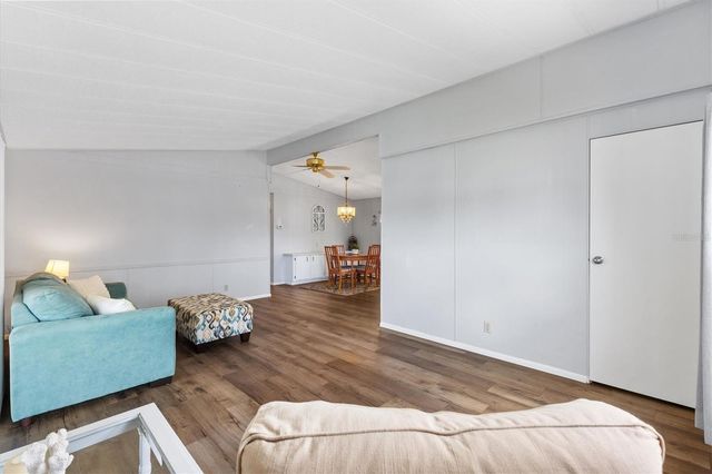 724 ROYAL PALM AVENUE, Lady Lake, FL 32159