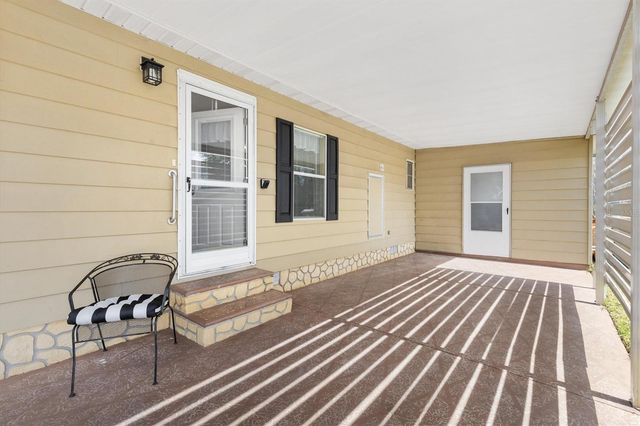 724 ROYAL PALM AVENUE, Lady Lake, FL 32159