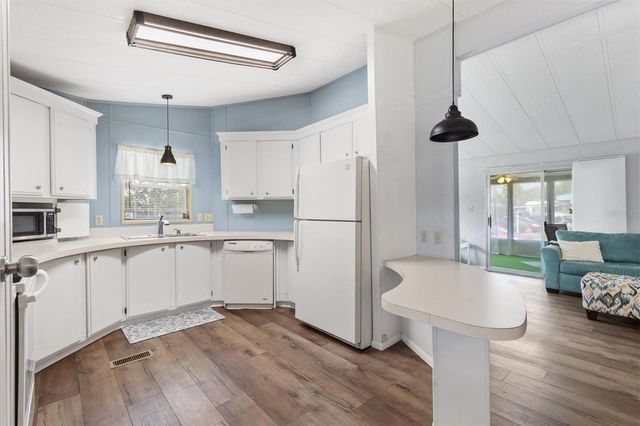 724 ROYAL PALM AVENUE, Lady Lake, FL 32159