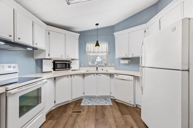 724 ROYAL PALM AVENUE, Lady Lake, FL 32159