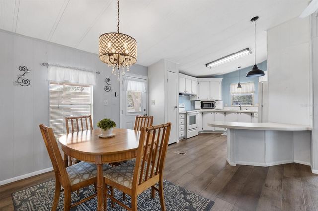 724 ROYAL PALM AVENUE, Lady Lake, FL 32159