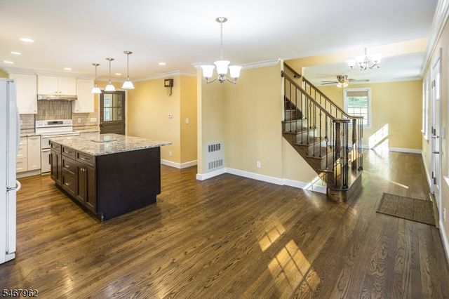 16 Chester Pl, Chester Twp., NJ 07930
