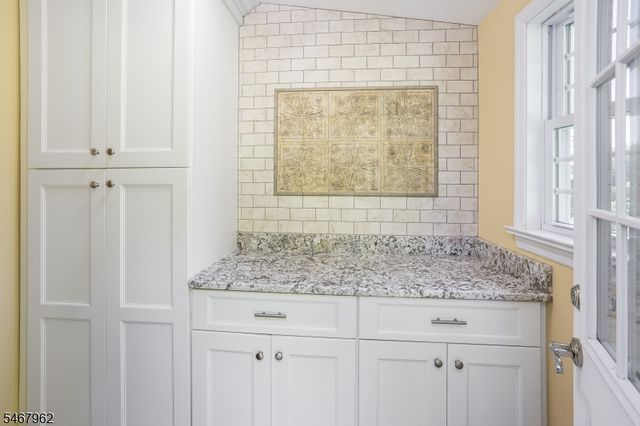 16 Chester Pl, Chester Twp., NJ 07930