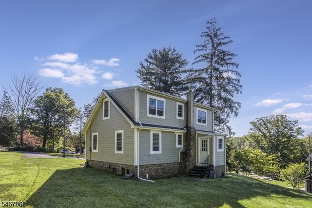 16 Chester Pl, Chester Twp., NJ 07930