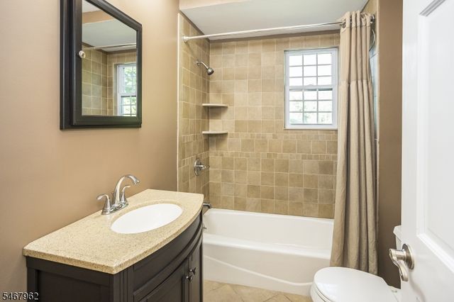 16 Chester Pl, Chester Twp., NJ 07930