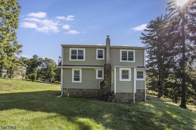16 Chester Pl, Chester Twp., NJ 07930