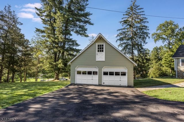 16 Chester Pl, Chester Twp., NJ 07930