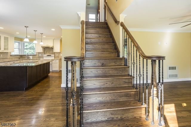 16 Chester Pl, Chester Twp., NJ 07930