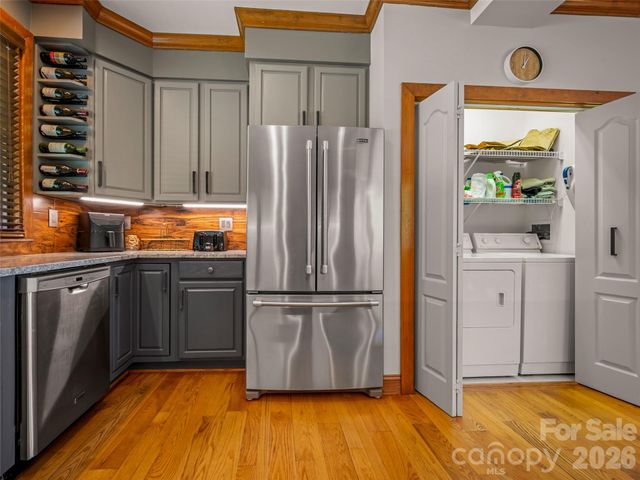 2 Meadow Ridge Lane, Hendersonville, NC 28739