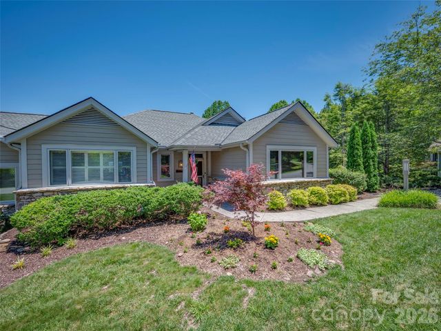 2 Meadow Ridge Lane, Hendersonville, NC 28739