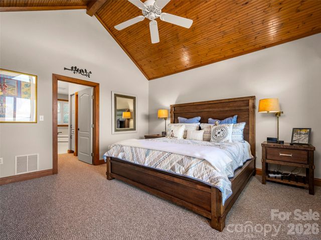 2 Meadow Ridge Lane, Hendersonville, NC 28739