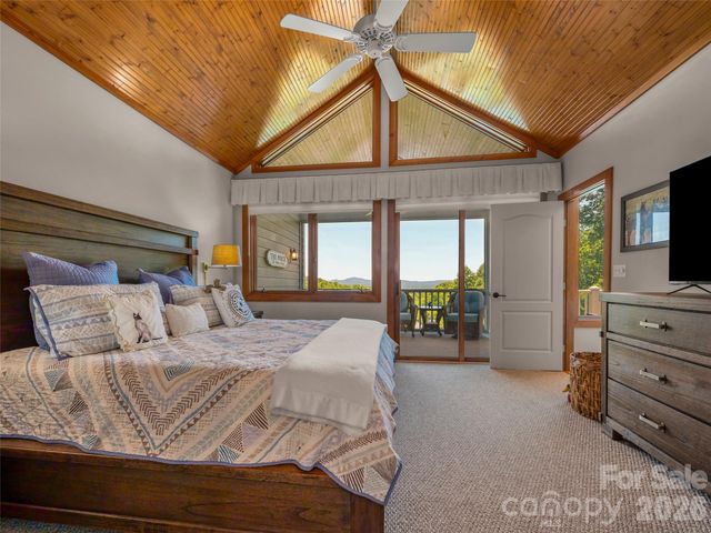 2 Meadow Ridge Lane, Hendersonville, NC 28739