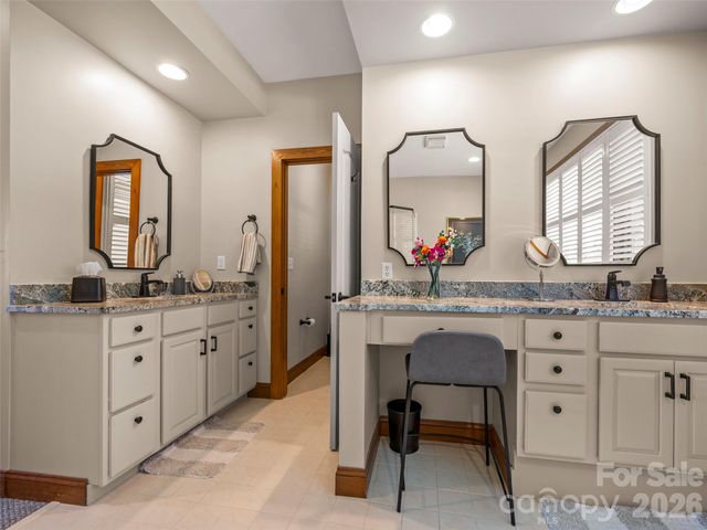 2 Meadow Ridge Lane, Hendersonville, NC 28739