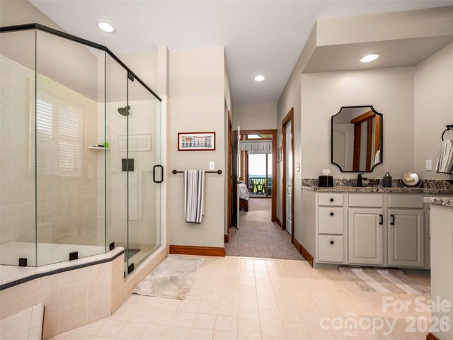 2 Meadow Ridge Lane, Hendersonville, NC 28739