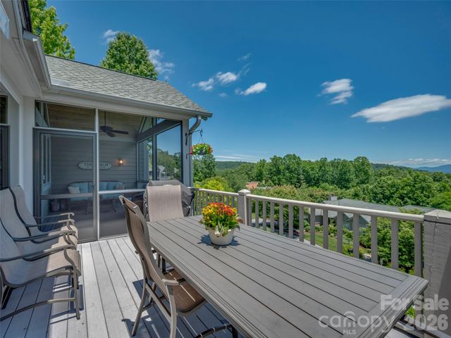 2 Meadow Ridge Lane, Hendersonville, NC 28739