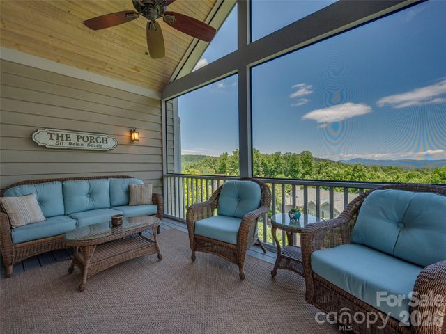 2 Meadow Ridge Lane, Hendersonville, NC 28739
