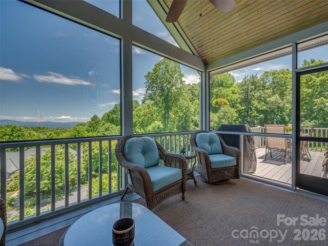 2 Meadow Ridge Lane, Hendersonville, NC 28739