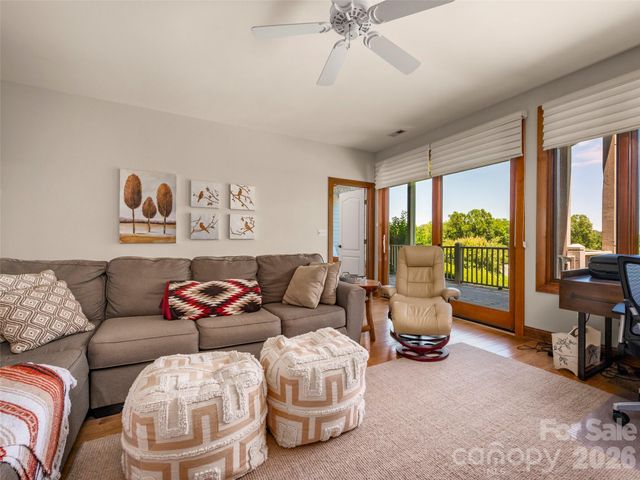 2 Meadow Ridge Lane, Hendersonville, NC 28739