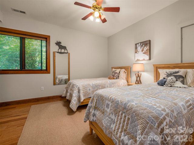 2 Meadow Ridge Lane, Hendersonville, NC 28739