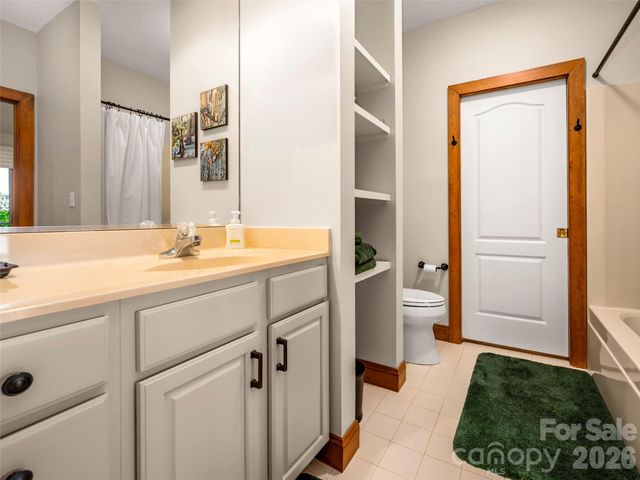 2 Meadow Ridge Lane, Hendersonville, NC 28739
