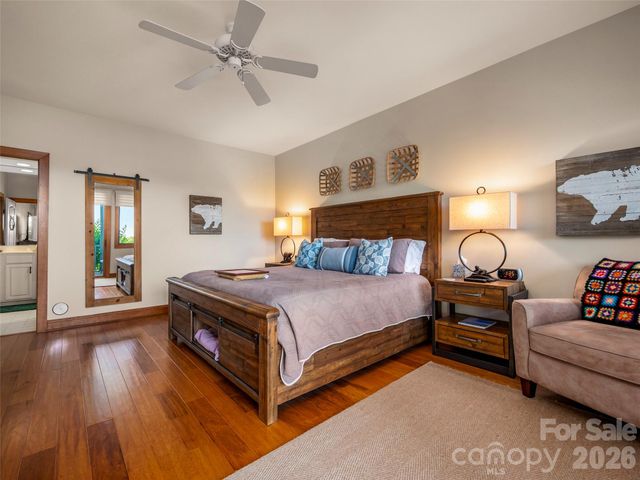 2 Meadow Ridge Lane, Hendersonville, NC 28739