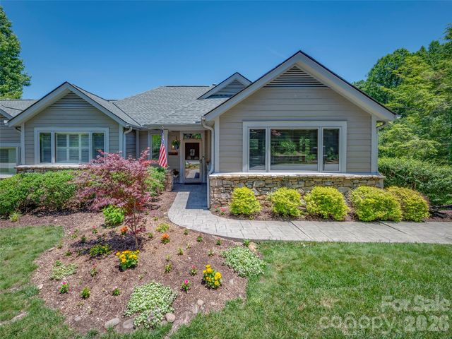 2 Meadow Ridge Lane, Hendersonville, NC 28739