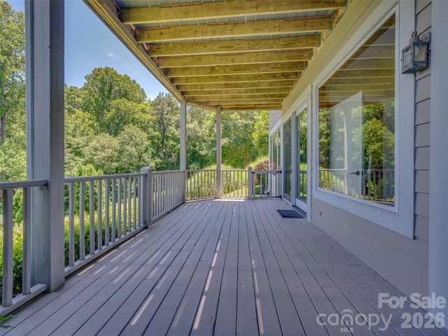 2 Meadow Ridge Lane, Hendersonville, NC 28739