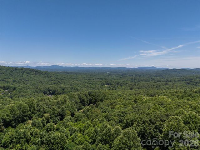 2 Meadow Ridge Lane, Hendersonville, NC 28739
