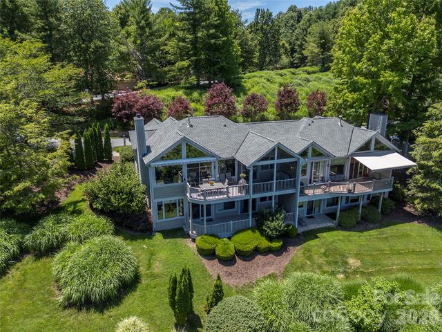 2 Meadow Ridge Lane, Hendersonville, NC 28739