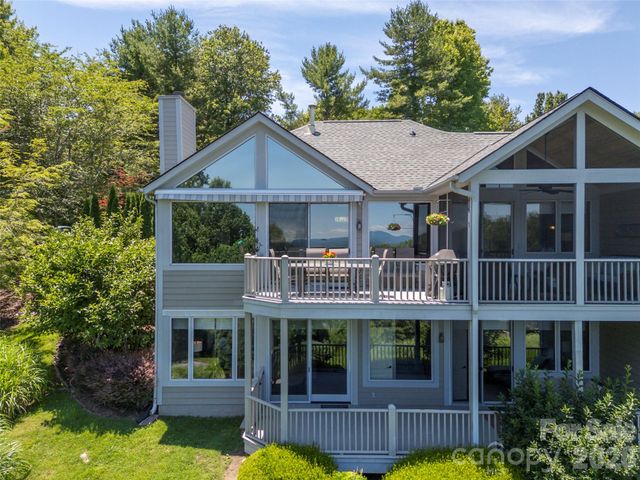 2 Meadow Ridge Lane, Hendersonville, NC 28739