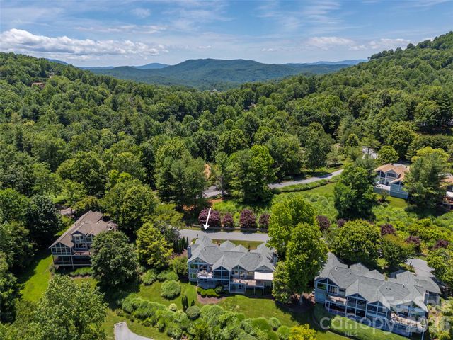 2 Meadow Ridge Lane, Hendersonville, NC 28739