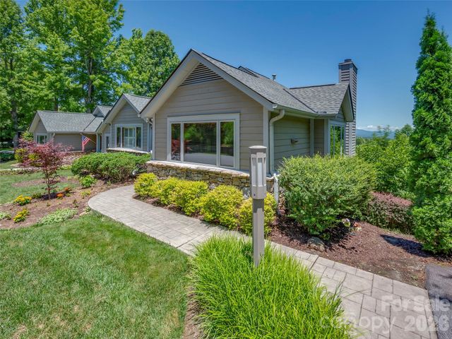 2 Meadow Ridge Lane, Hendersonville, NC 28739