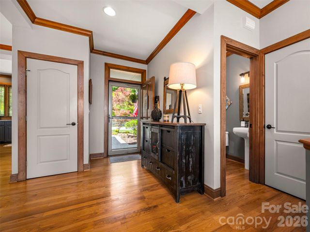 2 Meadow Ridge Lane, Hendersonville, NC 28739