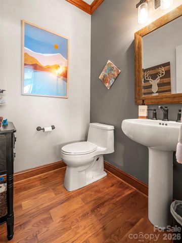 2 Meadow Ridge Lane, Hendersonville, NC 28739