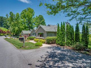 2 Meadow Ridge Lane, Hendersonville, NC 28739